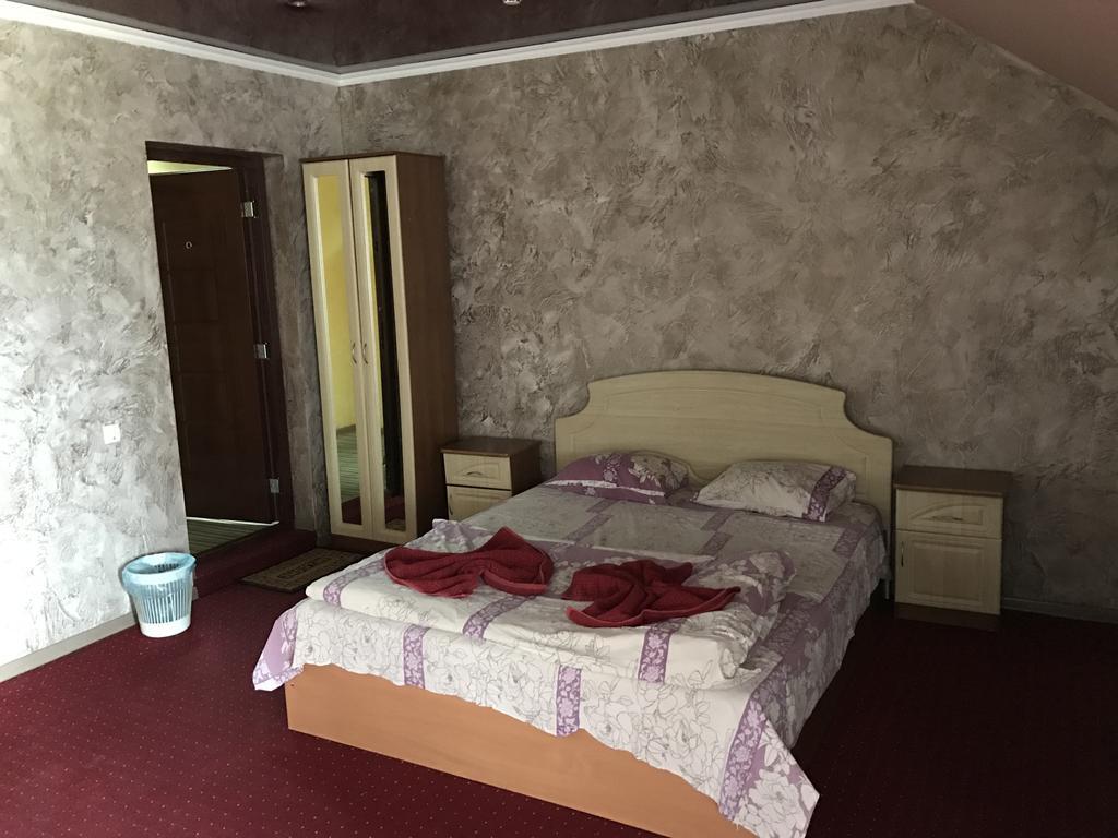 Power House Hotel Lutsk Exterior photo